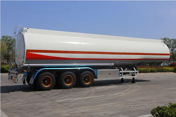 7000 liter draagbare dieselbrandstoftanker aanhangwagen olietank 3 assen koolstofstaal
